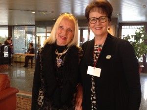 IIW:n presidentti Gabriella Adami ja past kansallinen edustaja Raija Hänninen