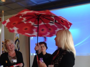 Gabriella Adami sai lahjaksi aidon Marimekko sateenvarjon